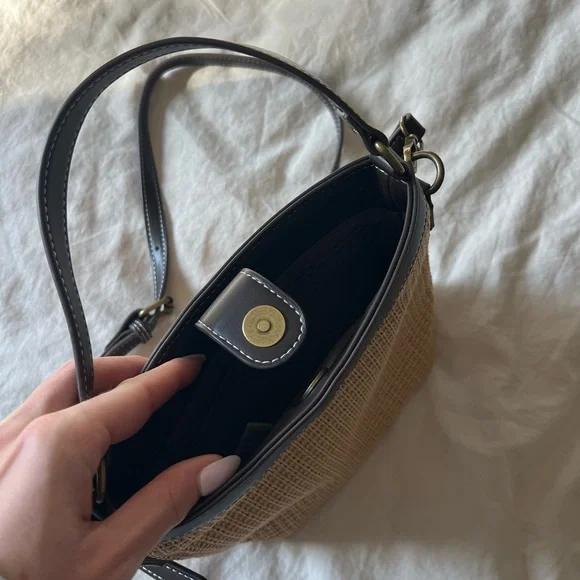 Gap Crossbody Bag - Picture 3 of 3